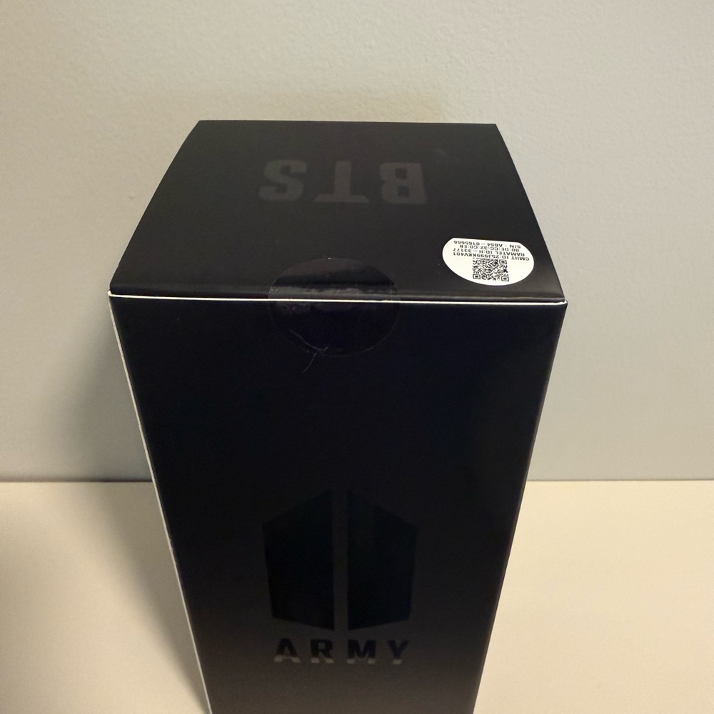 BTS OFFICIAL LIGHT STICK VER.4 (Army Bomb) - BRAND NEW IN BOX, AUTHENTIC - Picture 3 of 4